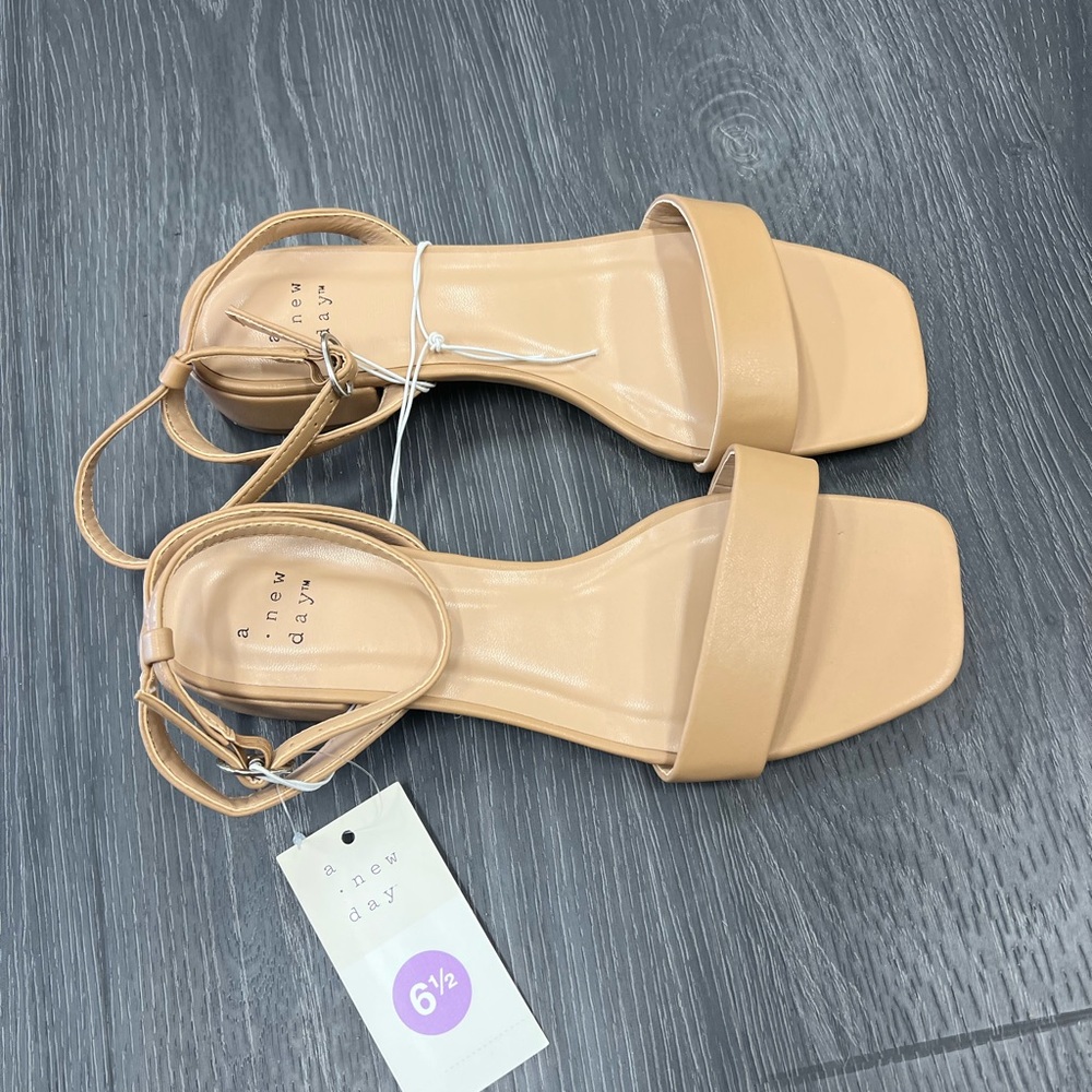 A New Day NWT Women’s Sandals Sz 6.5 Tan Open Toe